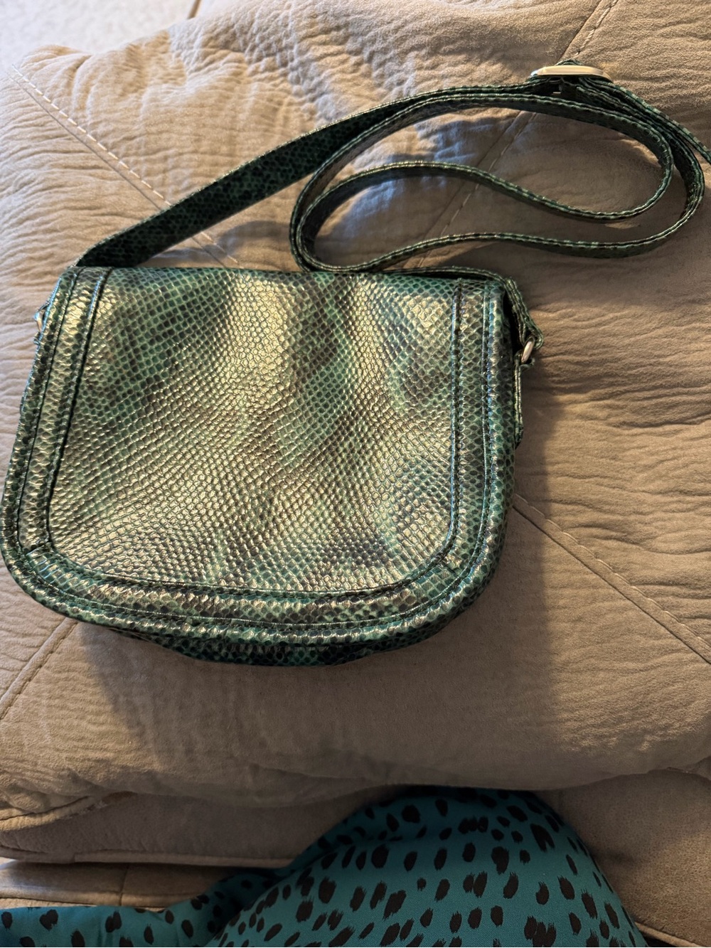 Talbots Green Snake-Texture Crossbody Bag with Gold Turn-Lock - Picture 2 of 3